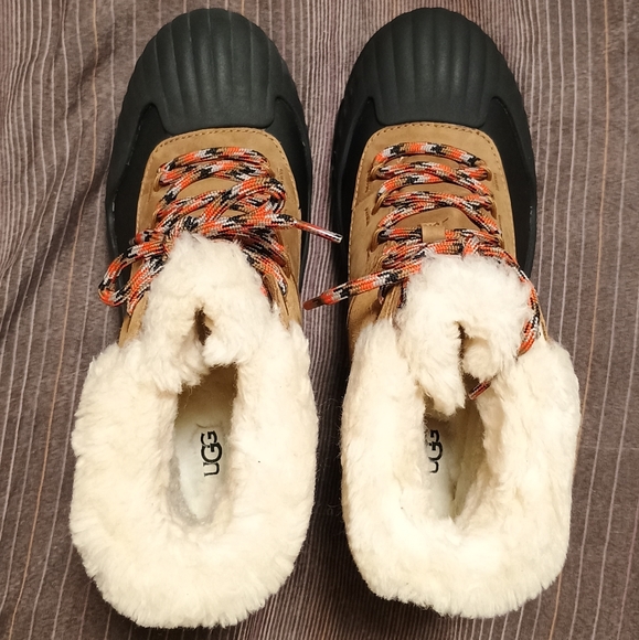 UGG Adiroam Hiker boot brown black women's size 9 - Picture 3 of 12